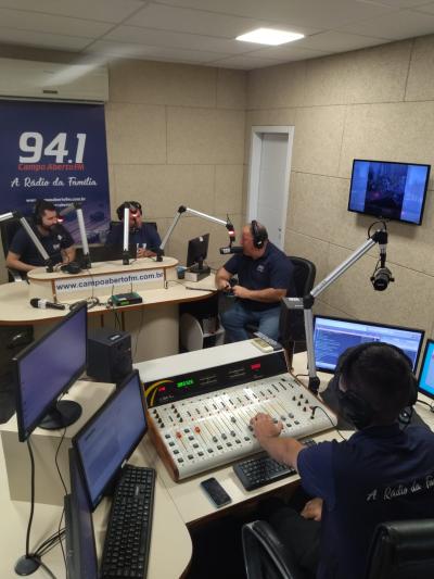 Campo Abeto FM comemorou com os ouvintes, 33 anos com programaÃ§Ã£o especial